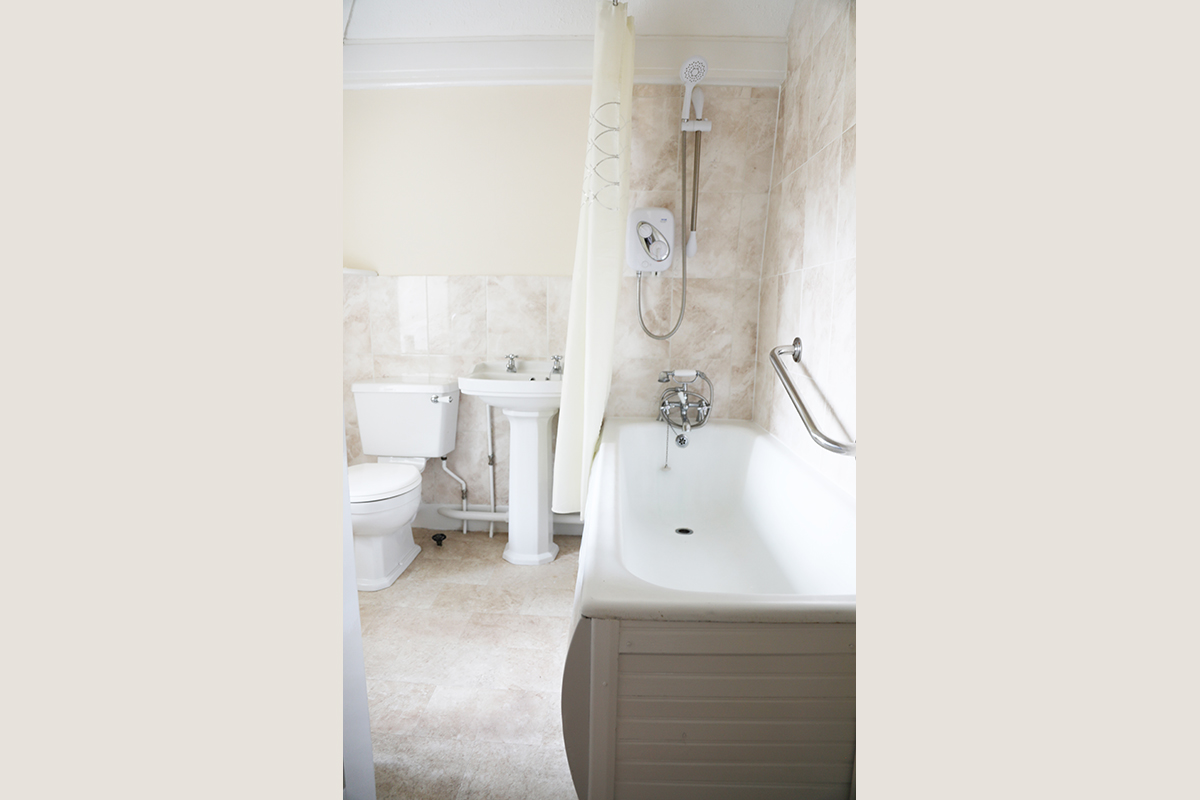 collington-house-4-flat-bathroom-1